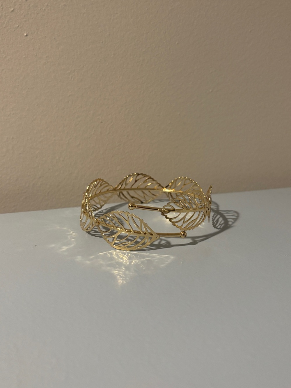 Gold Leaf Arm Cuff - Elegant Women’s Jewelry - Picture 3 of 4